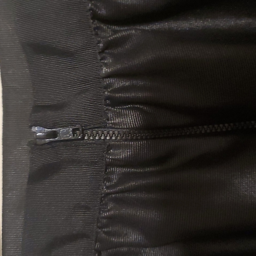 Asos brand black skater skirt. - Picture 4 of 6